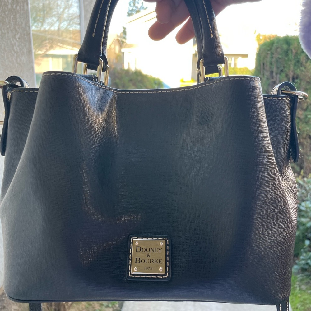 Dooney & Bourke Mini Barlow w/matching wallet